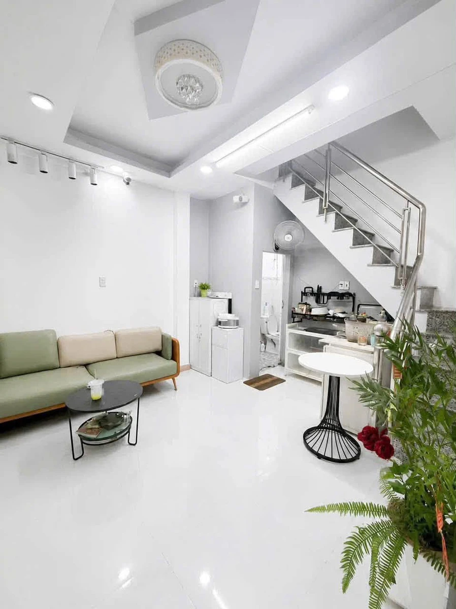 Bán nhà hẻm xe hơi 55m2, 1 trệt 2 lầu, Quận 4, giá 7,999 tỷ - Ảnh thu nhỏ 2