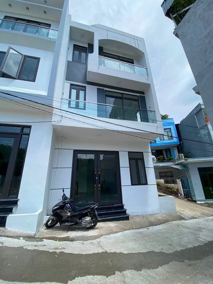 Bán nhà 3 tầng 62m2 Nguyễn Văn Cừ Hạ Long - Ảnh 1