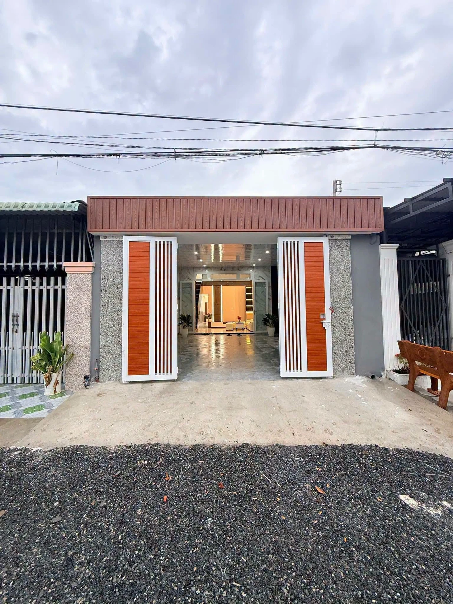 Nhà lầu 4PN 2WC, 145m², Tây Ninh, giá 1 tỷ 900 triệu - Ảnh 1