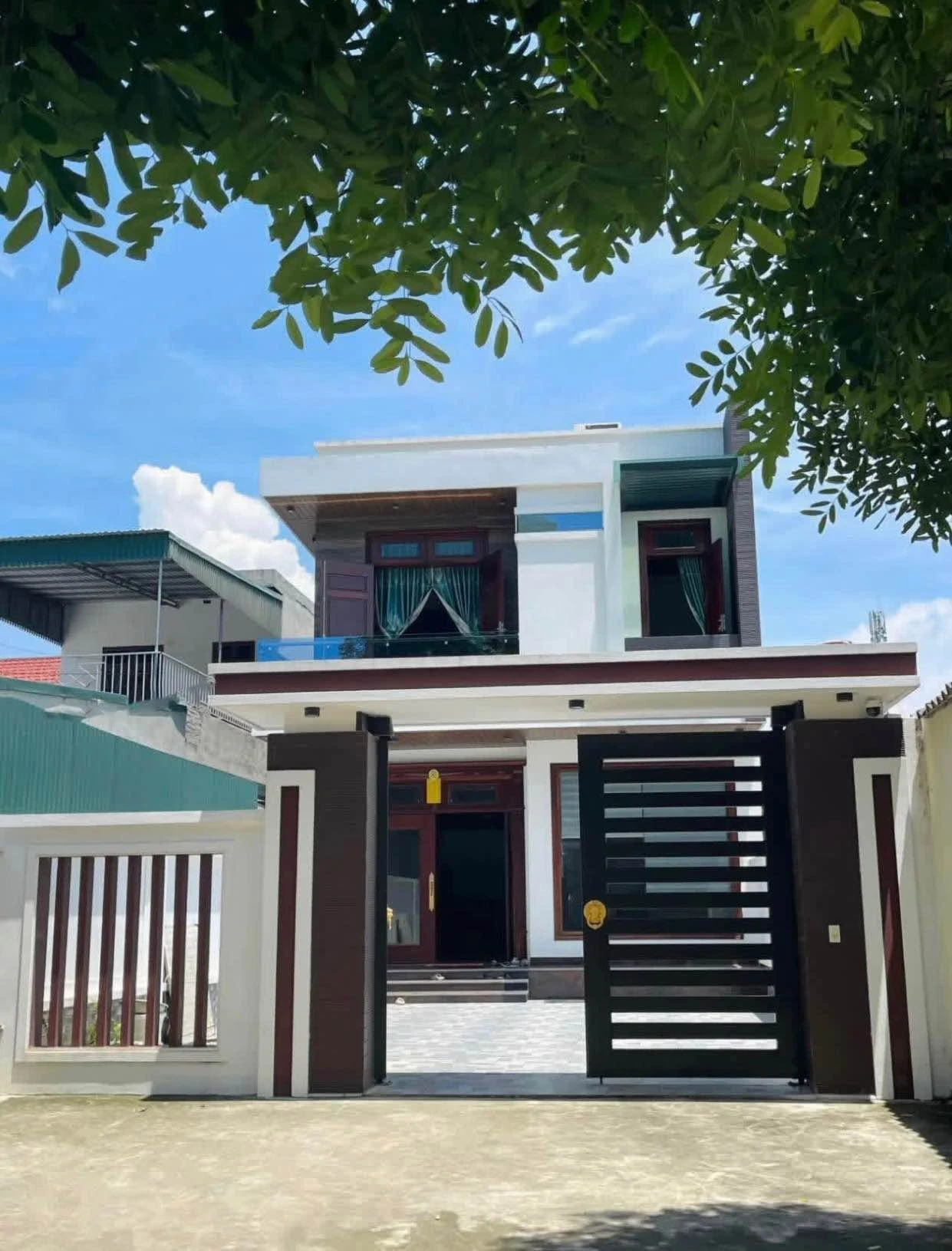 Bán biệt thự 2 tầng 236m² mặt tiền 8m Hóc Môn - Ảnh 1