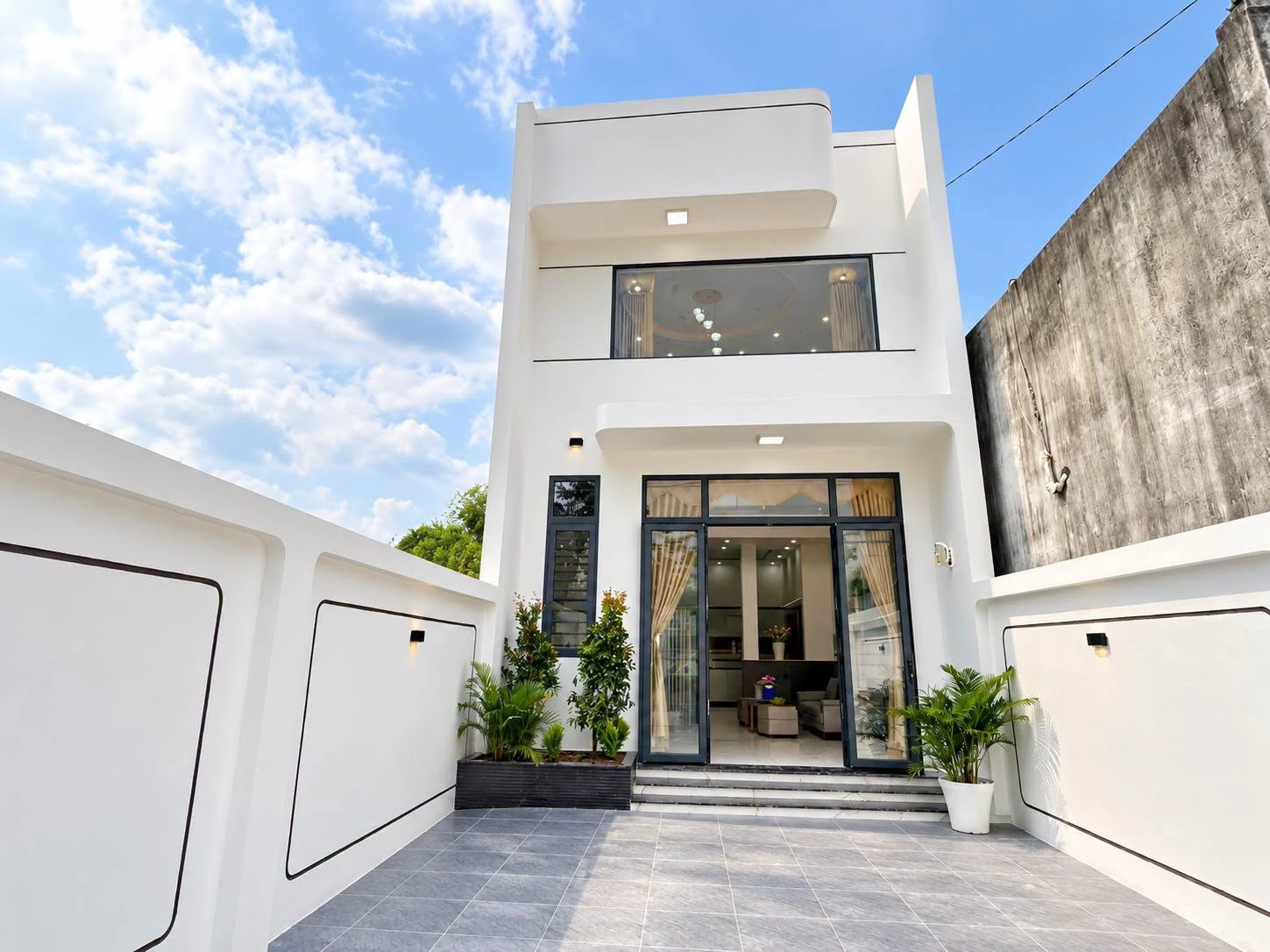 Bán nhà gác lửng mặt tiền Nguyễn Văn Linh, Phường Long Hoa, Tây Ninh, 3 phòng ngủ, giá 2,39 tỷ - Ảnh 1