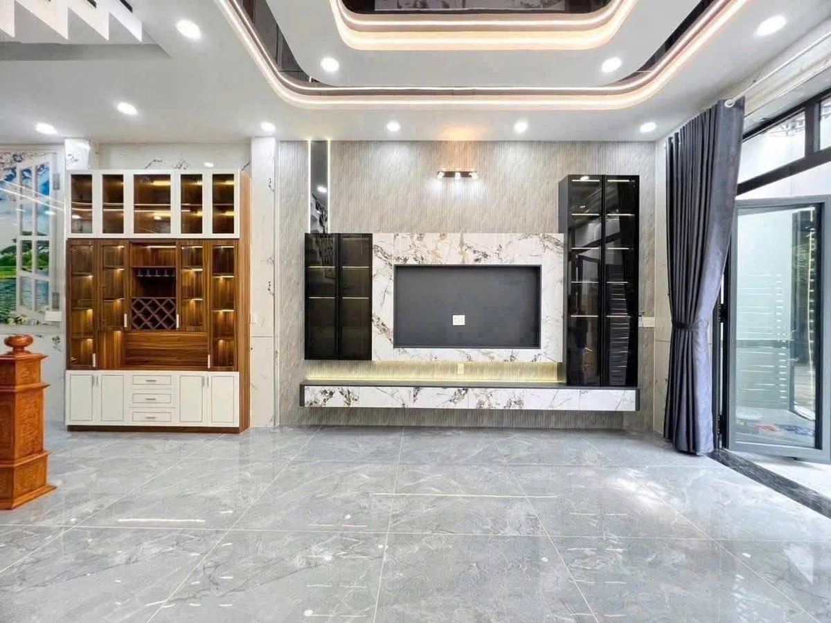 Bán nhà 3 lầu 75m² full nội thất, Quận 12, 5 tỷ 990 triệu - Ảnh thu nhỏ 3