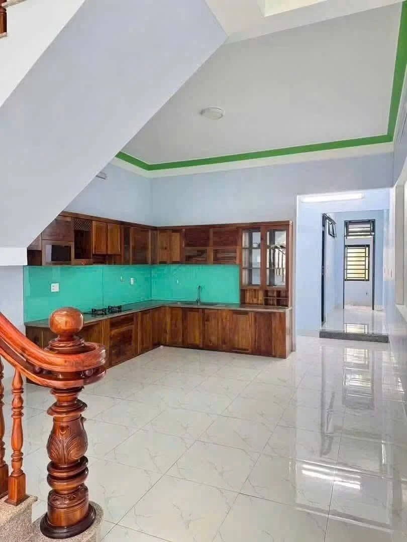 Bán nhà 1 trệt 1 lầu mặt tiền Nguyễn Thái Học, Long Tâm, Bà Rịa, 114m2, giá 4,99 tỷ - Ảnh thu nhỏ 3