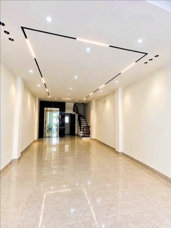 Bán nhà phố đối diện Vinhomes Riverside, 63m2, 6 tầng, 10 tỷ