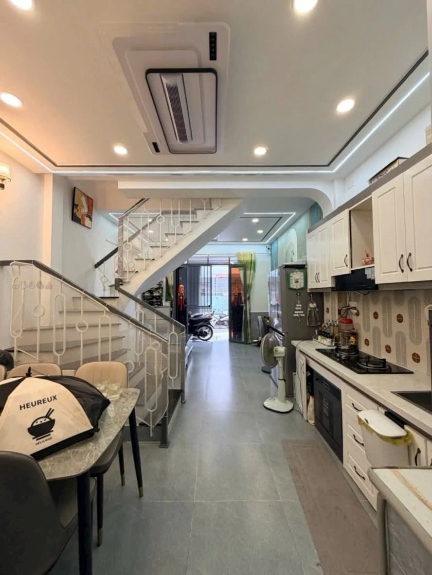 Bán nhà 3 tầng hẻm xe hơi 56m2, 3PN, đường Hà Huy Giáp Quận 12, giá 4,6 tỷ - Ảnh thu nhỏ 2