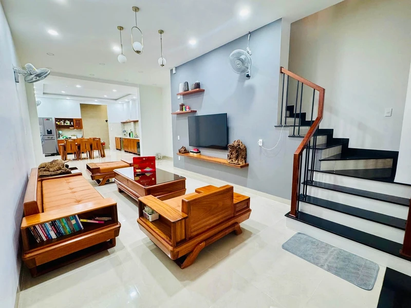 Bán nhà 2 tầng 97,5m² Phan Vinh Nha Trang gần biển