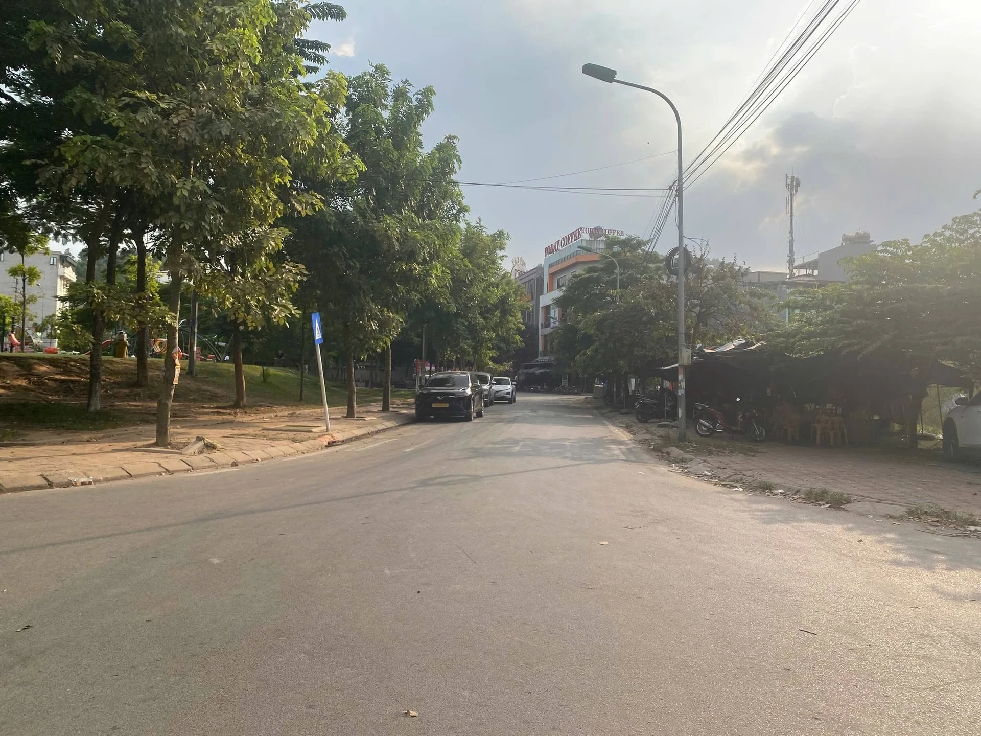 Bán đất 80m² mặt tiền 5m view sân bóng, giá 6.5 tỷ - Ảnh 1