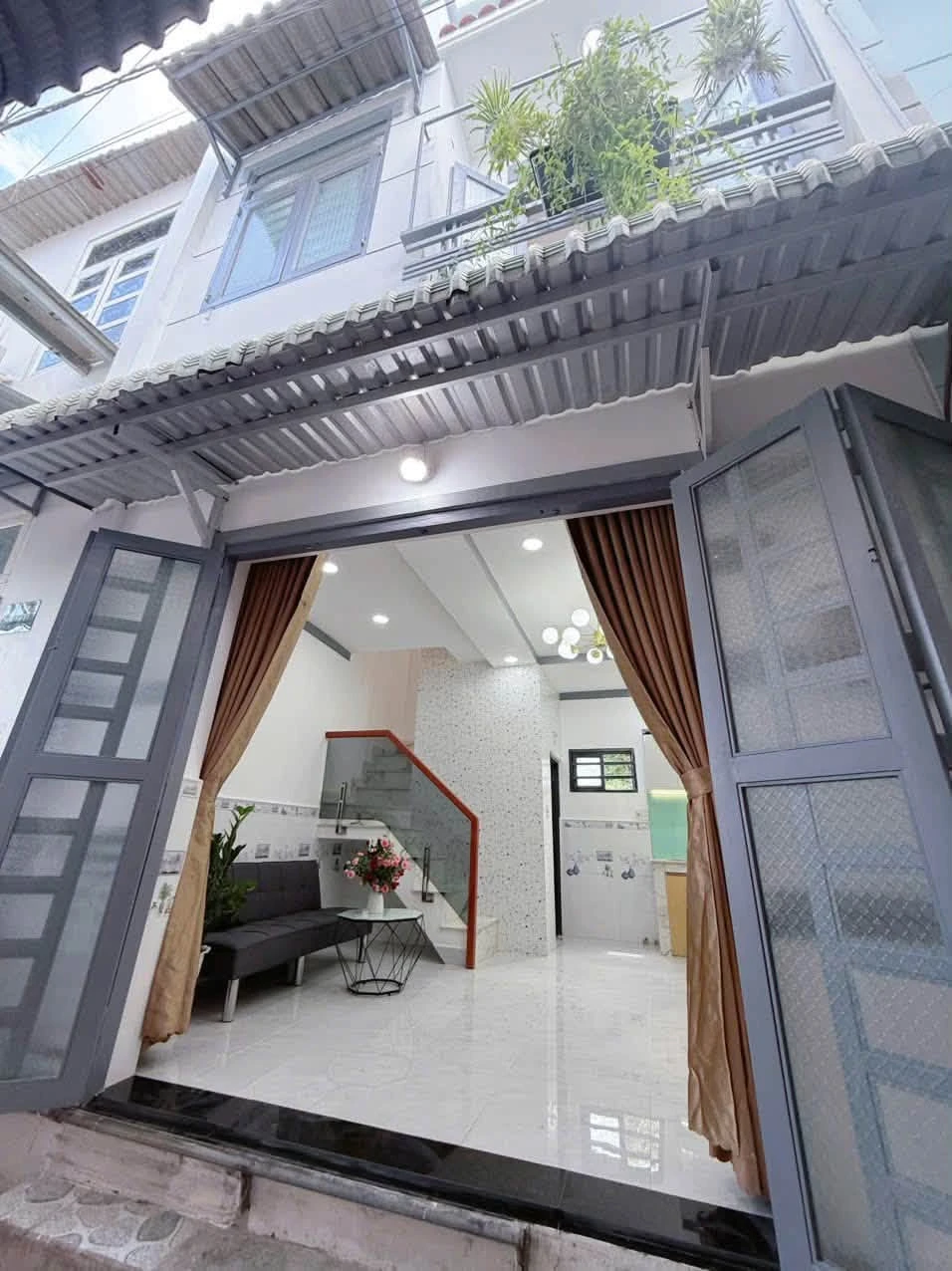 Bán nhà 1 trệt 1 lầu 2PN, 4,5x5,5m, giá 1,09 tỷ, TL 15 - Ảnh 1