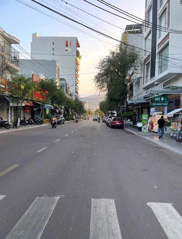 Bán nhà mặt tiền Nguyễn Huệ 132m2, gần biển Quy Nhơn