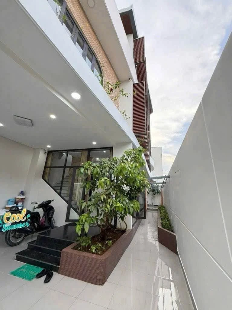 Bán nhà 3 tầng góc 2 mặt tiền 94m2 phường Linh Chiểu, Thủ Đức giá 13,2 tỷ - Ảnh 1