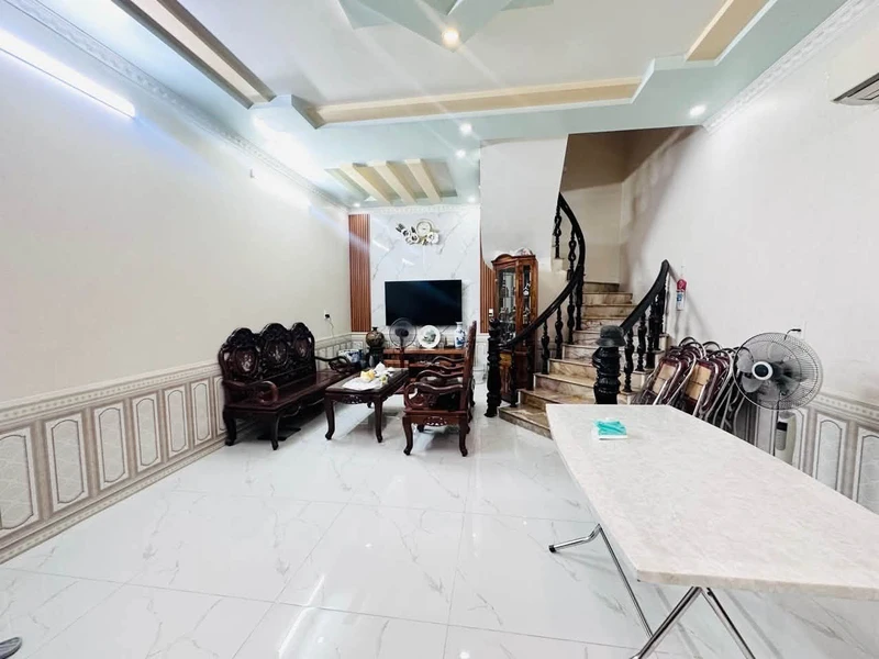 Bán nhà 3 tầng 50m2 mặt tiền Hàng Kênh