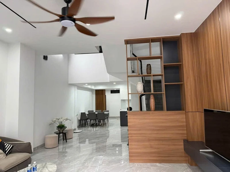 Cho thuê nhà 3 tầng nội thất cao cấp Hòa Cường Đà Nẵng 28 triệu/tháng