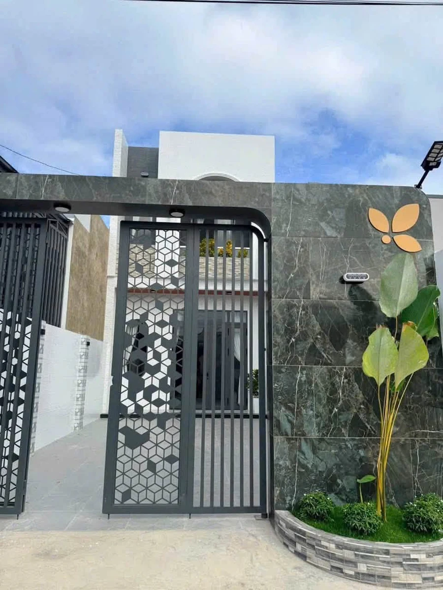 Bán nhà 1 trệt 1 lầu 3PN 130m2 Long Hoa Tây Ninh - Ảnh 1