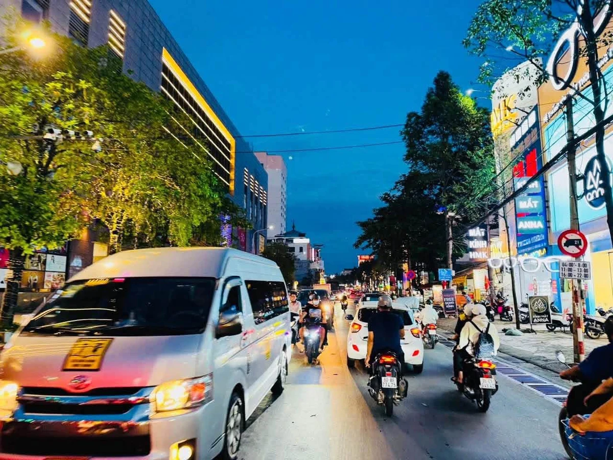 Bán nhà mặt tiền Phạm Văn Thuận 210m2 22 tỷ - Ảnh thu nhỏ 2