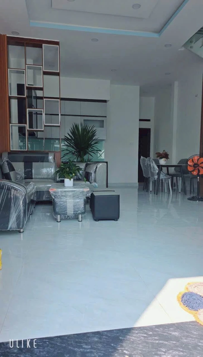 Bán nhà 1 trệt 1 lầu 5x18m, 3PN 2WC, sổ hồng hoàn công, giá 2,4 tỷ gần Hóc Môn - Ảnh thu nhỏ 2