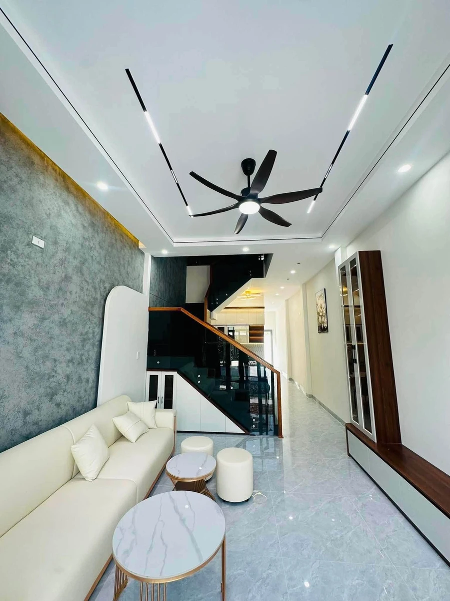 Bán nhà 2 tầng 96m2 có sân ô tô, giá 2 tỷ 4, Quảng Ngãi - Ảnh thu nhỏ 2