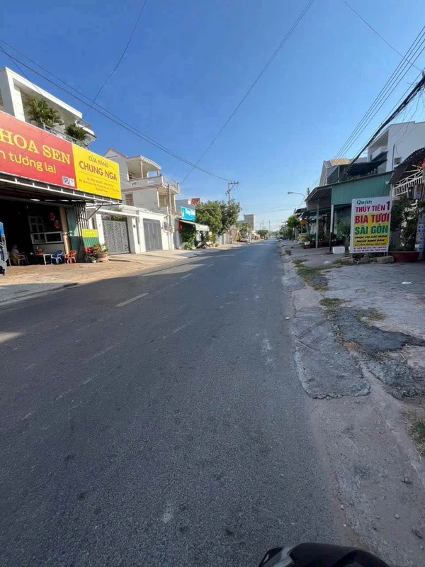 Bán nhà 1 trệt 1 lầu 3 PN, 160m2, Phan Thiết, 1 tỷ 990