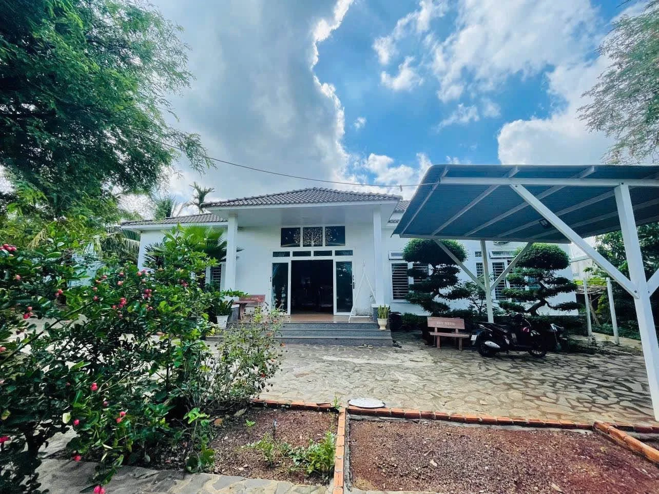 Bán villa sân vườn 150m2, 4 phòng ngủ, Quận 12 - 5.7 tỷ - Ảnh 1