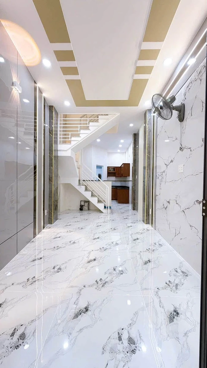 Bán nhà 4 phòng 5 WC 99m² Tôn Đản Quận 4 - Ảnh 1