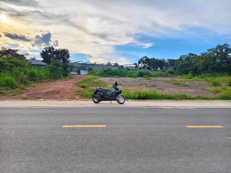 Bán đất 1.700m² mặt tiền rộng, có 100m² thổ cư tại trung tâm Đồng Xoài, Bình Phước