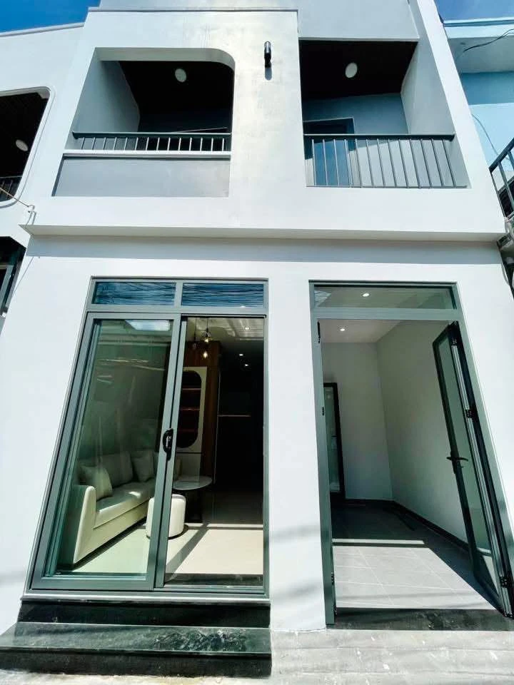 Bán nhà 2 tầng 3PN 53,9m² đường Nguyễn Bá Loan Quảng Ngãi - Ảnh 1