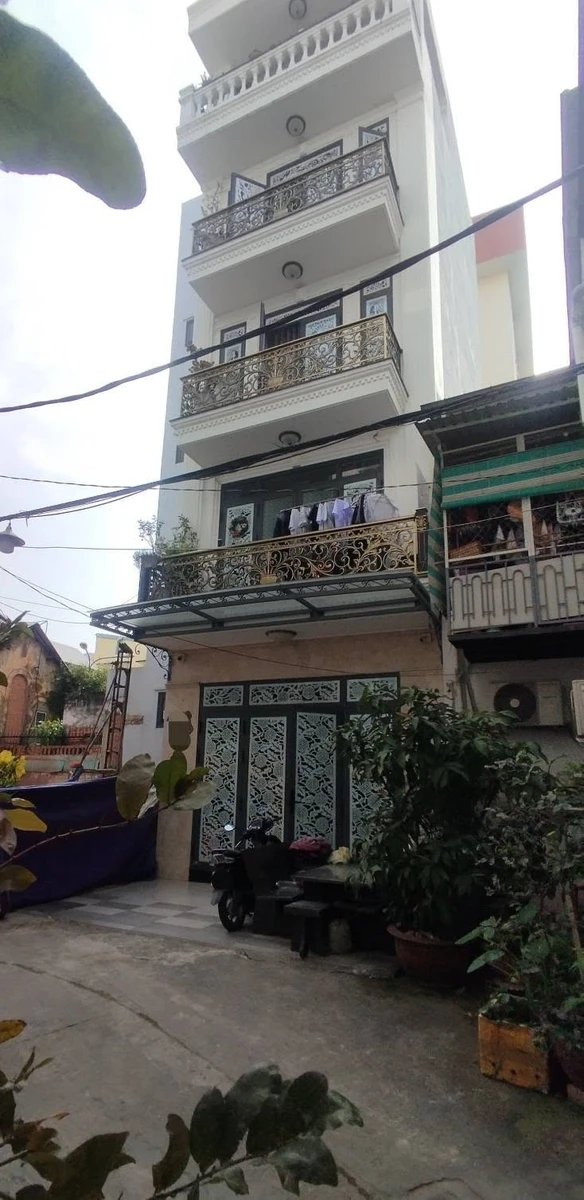 Bán nhà 7 phòng 50m² Quận 1 hơn 15 tỷ - Ảnh 1