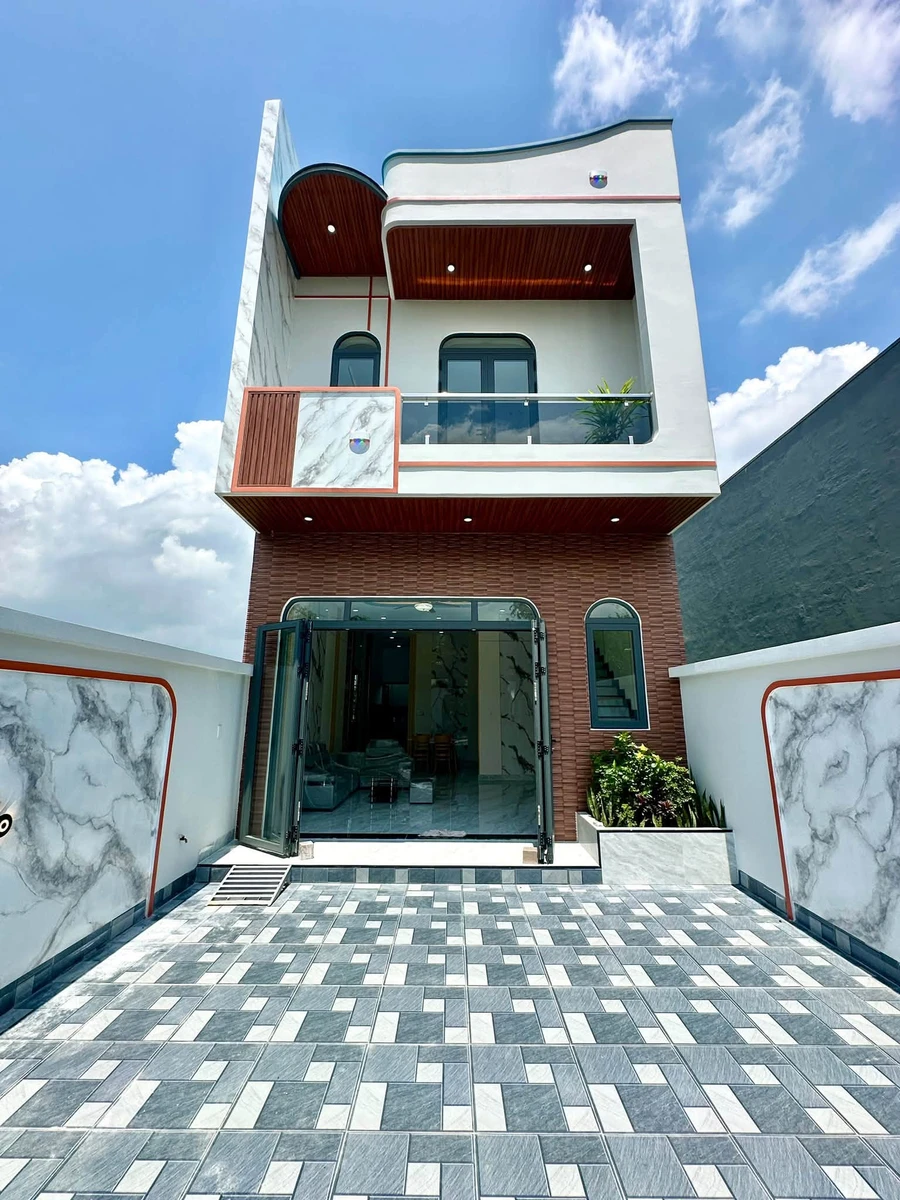 Bán nhà mặt tiền đường Nguyễn Văn Thậm 5.5x20m, 3PN, giá 2,98 tỷ, Cần Giuộc - Ảnh 1