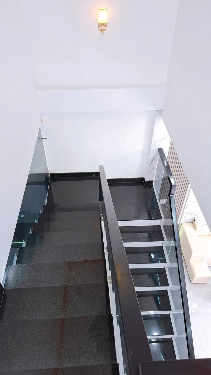 Nhà lầu 2 mặt tiền hẻm Biên Hòa 130m2, 3 PN 2 WC - Ảnh thu nhỏ 5