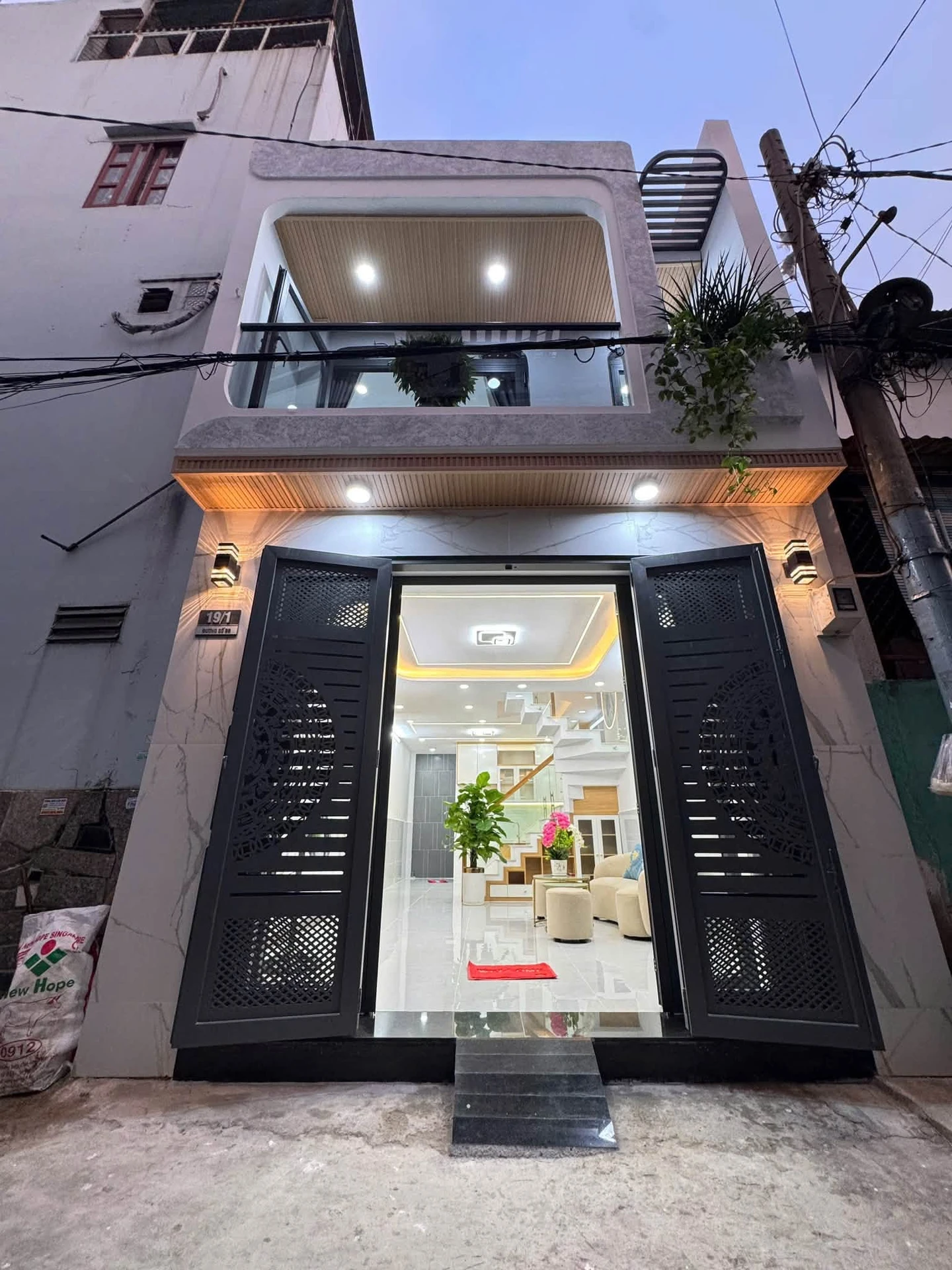 Bán nhà 1 trệt 1 lầu 4x10m đường số 8B gần chợ Bình Long, Bình Tân, giá 4,85 tỷ - Ảnh 1