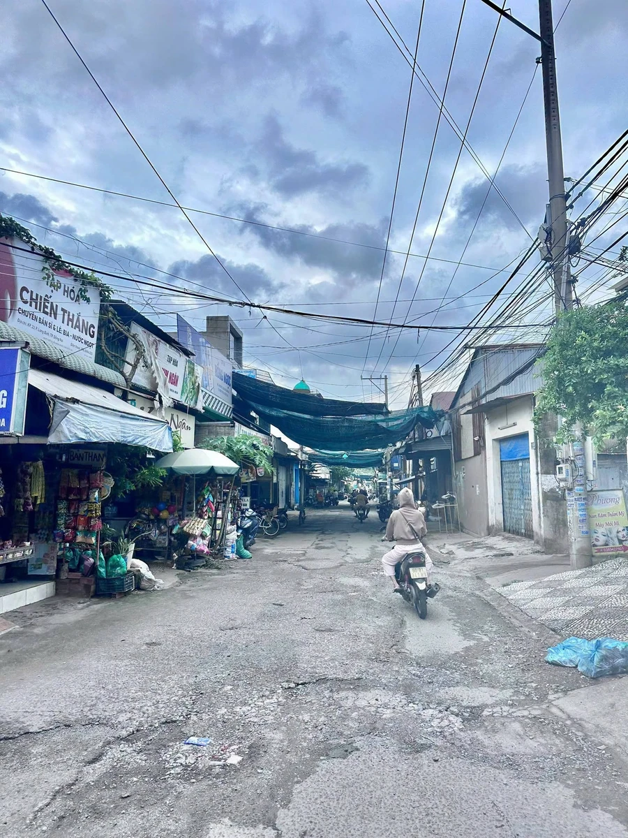 Bán nhà 1 trệt 1 lầu mặt tiền 240m2 Biên Hoà 5.8 tỷ - Ảnh thu nhỏ 2