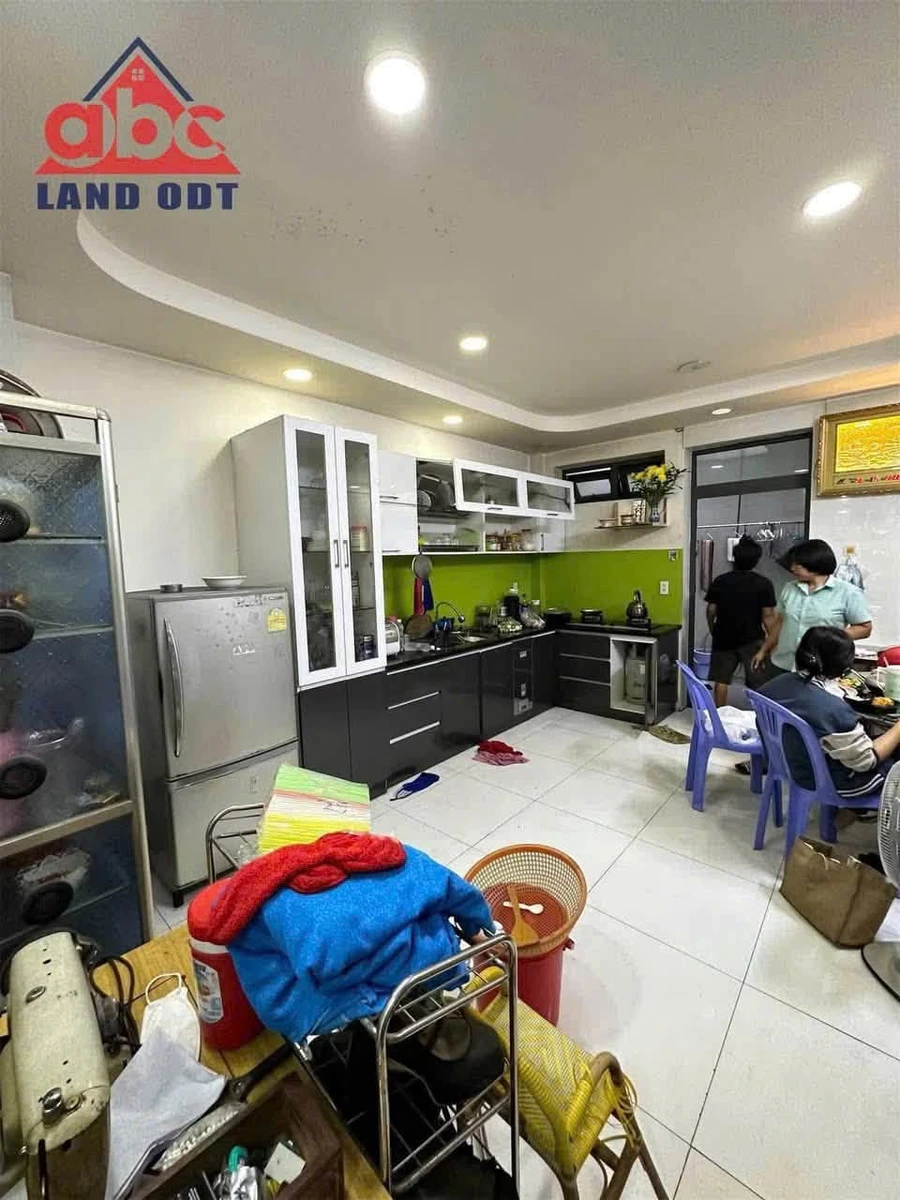 Bán nhà mặt tiền chợ Long Bình Tân 1 trệt 4 lầu, sàn hơn 300m2, 5PN - Ảnh thu nhỏ 3