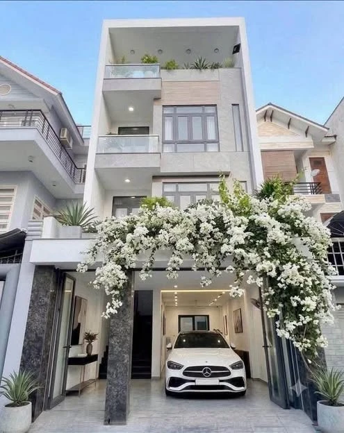Bán nhà 4 tầng, 4PN, 105m² trung tâm Phường 7, giá 11 tỷ - Ảnh 1