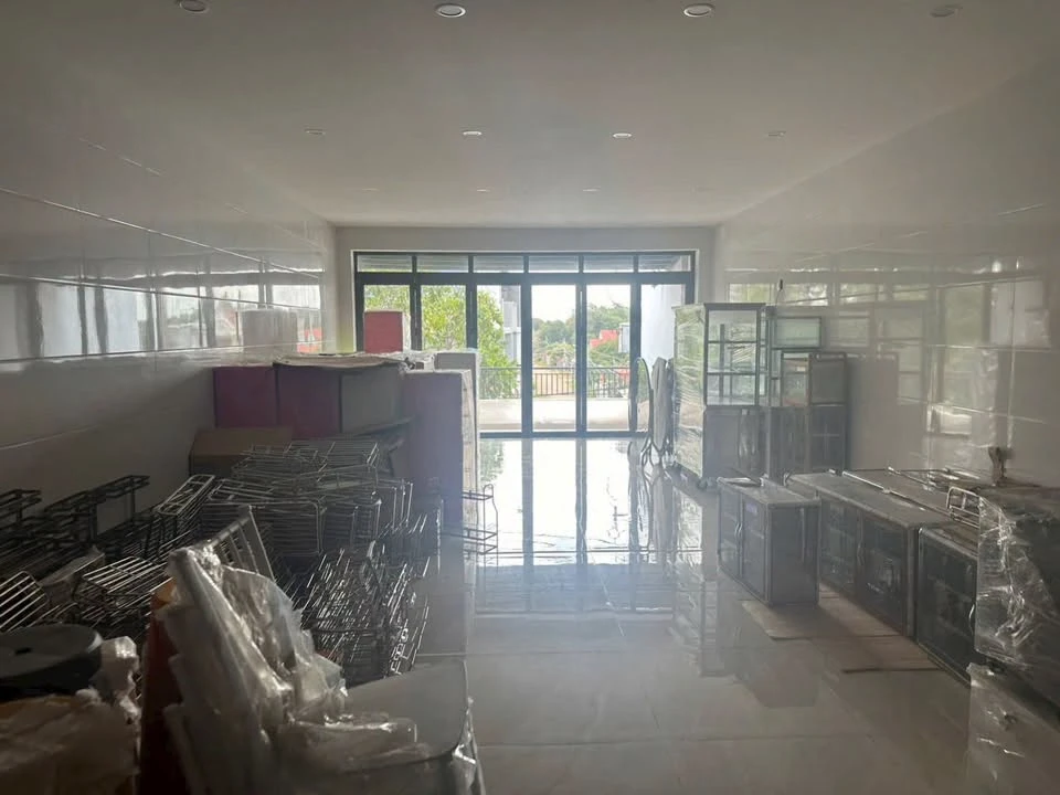 Bán nhà mặt tiền 1 trệt 2 lầu có thang máy 240m2 tại Hòa Long, Bà Rịa - Ảnh thu nhỏ 3