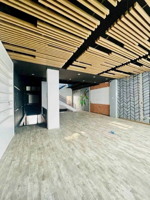 Cho thuê nhà 3 tầng mặt tiền 157.5m² Lê Lợi Quy Nhơn 30 triệu/tháng