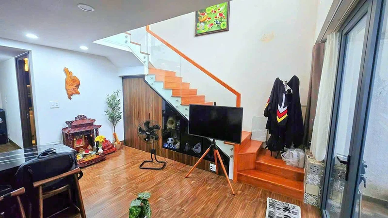 Bán nhà hiện đại 65m², 2 phòng ngủ, sổ hồng riêng, gần Văn Hoa Villa, Biên Hòa