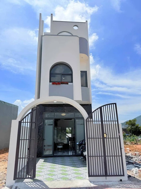 Bán nhà 3 mê 74m2 khu TĐC Nhơn Phú cách biển 3km Quy Nhơn