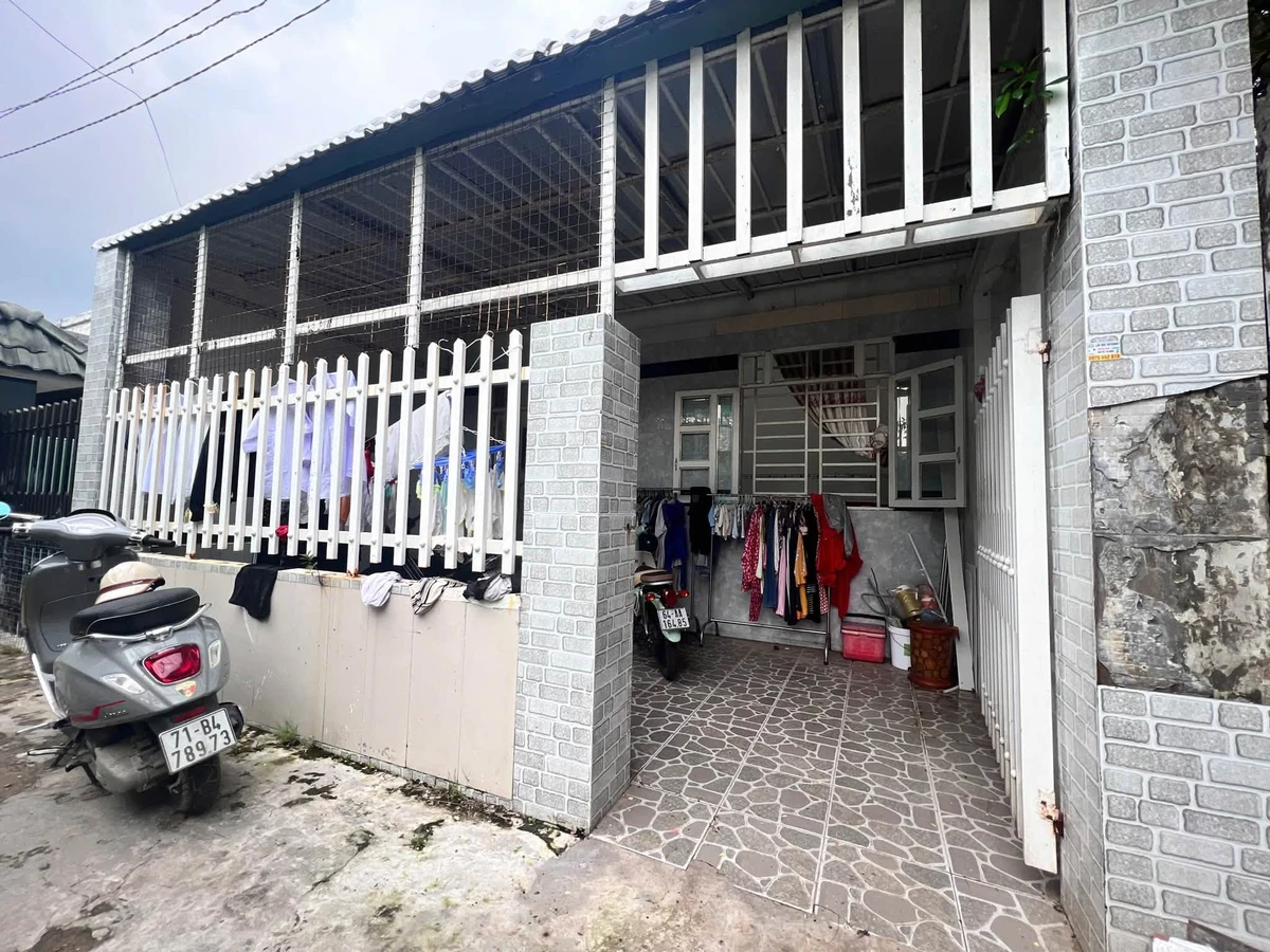 Bán nhà 83m2 full thổ cư Phường 4, sau lưng siêu thị Co.opmart Bến Tre giá 1,1 tỷ - Ảnh 1