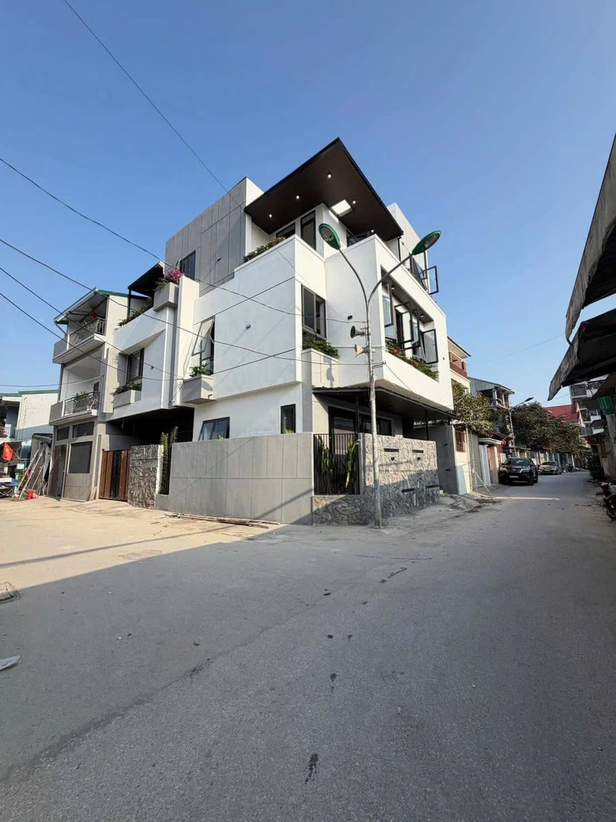 Bán nhà 3 tầng căn góc 2 mặt tiền 62.9m2, Phường Hưng Bình, 7 tỷ - Ảnh 1