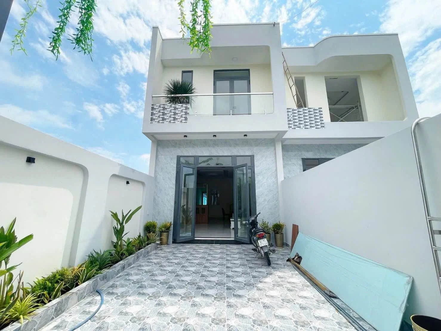 Bán nhà 1 trệt 1 lầu 3PN 140m2 xã Đức Hòa Đông 2,55 tỷ - Ảnh 1