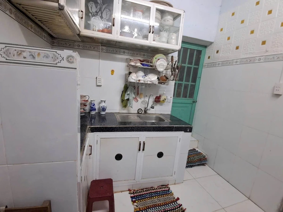 Bán nhà 50m2, 2 phòng ngủ, 1.99 tỷ sát Cầu Vượt Hòa Cầm Quận 4 - Ảnh thu nhỏ 3