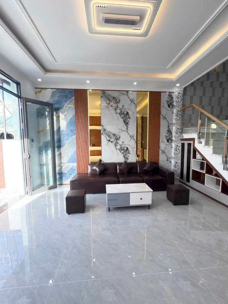 Bán nhà 1 trệt 1 lầu 4 phòng ngủ 110m2 Bến Lức Long An - Ảnh thu nhỏ 4