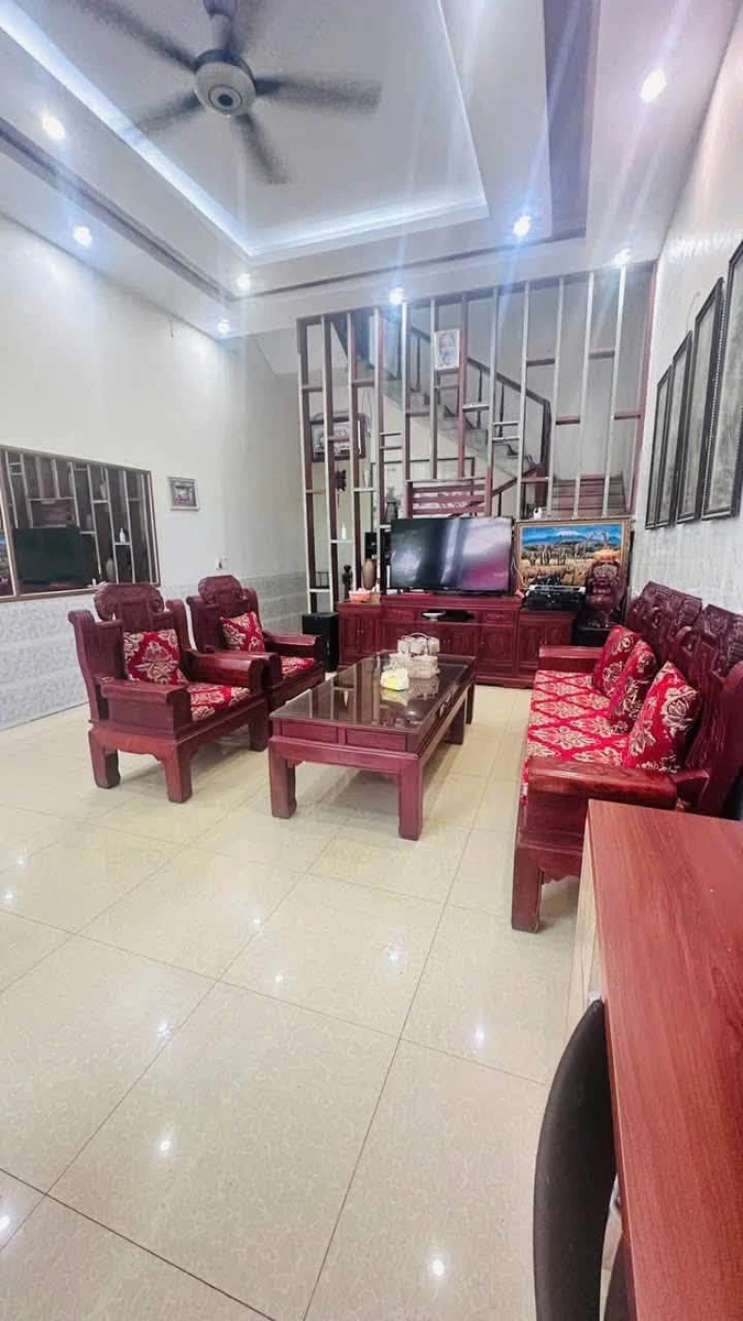 Bán nhà 1,5 tầng 3PN 100m² Trần Đăng Ninh, Lào Cai 3,68 tỷ - Ảnh 1