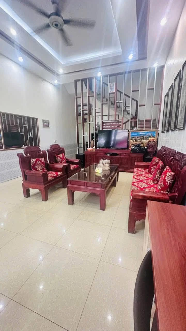 Bán nhà 1,5 tầng 3PN 100m² Trần Đăng Ninh, Lào Cai 3,68 tỷ - Ảnh 1