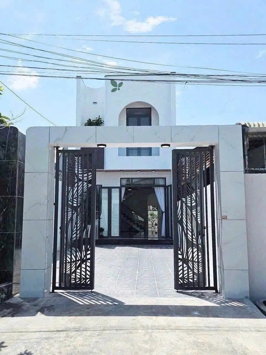 Bán nhà 2 lầu 100m2 gần Cây Xăng Đức Hưng, Biên Hòa 2 tỷ - Ảnh 1