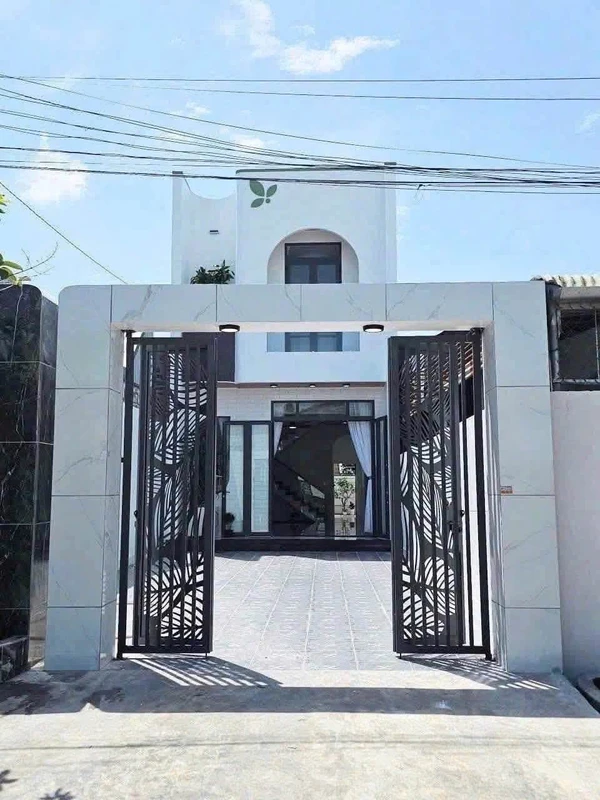 Bán nhà 2 lầu 100m2 gần Cây Xăng Đức Hưng, Biên Hòa 2 tỷ