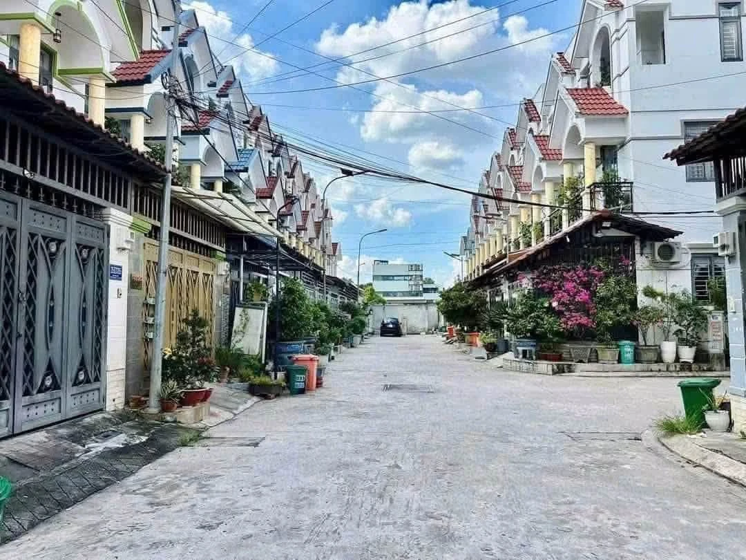 Cho thuê nhà nguyên căn 4PN, 60m² Quận 12, 10 triệu/tháng - Ảnh 1