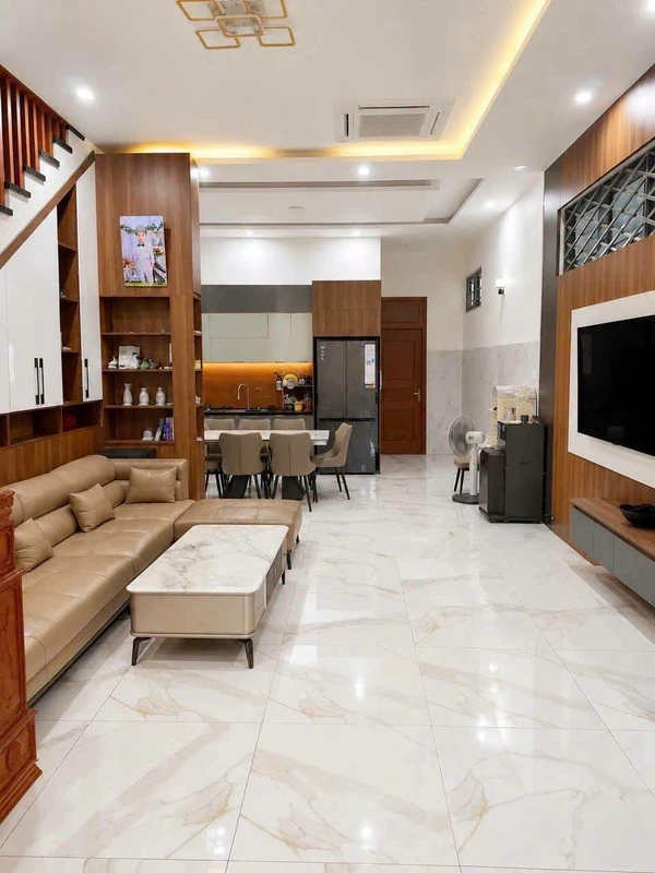 Bán nhà mặt tiền Nguyễn Thị Minh Khai Quy Nhơn 115m2 3 tầng