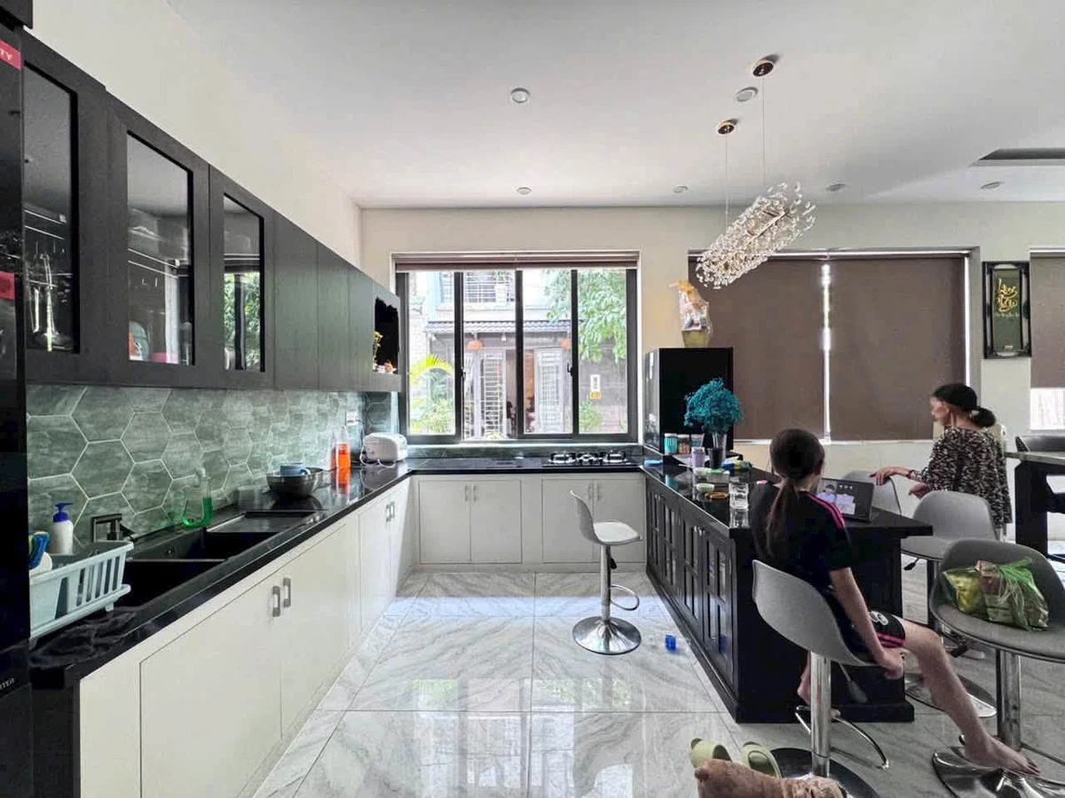 Bán nhà góc 2 mặt tiền có thang máy 72m2, 5PN, gần Quốc Lộ 13, Hiệp Bình, Thủ Đức - Ảnh thu nhỏ 4