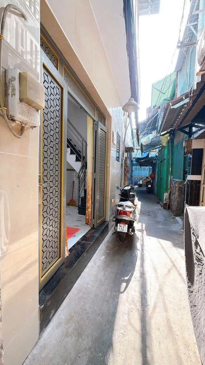 Bán nhà hẻm Đoàn Văn Bơ 1 trệt 2 lầu, 2PN, 12.6m², giá 2.25 tỷ, Quận 4 - Ảnh 1