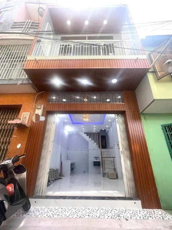 Bán nhà hẻm 5m Quận 11, 30m², 2 tầng + sân thượng, gần chợ Thiếc, 4,53 tỷ